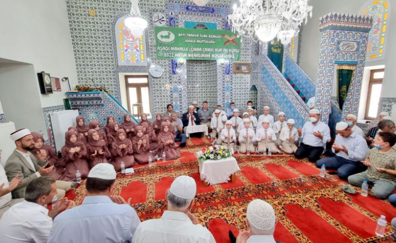 İSKEÇE ÇINAR CAMİİ’NDE HATİM COŞKUSU YAŞANDI
