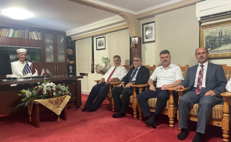 T.C. GÜMÜLCİNE BAŞKONSOLOSU SAYIN MURAT ÖMEROĞLU MÜFTÜMÜZ MUSTAFA TRAMPA’YI MAKAMINDA ZİYARET ETTİ