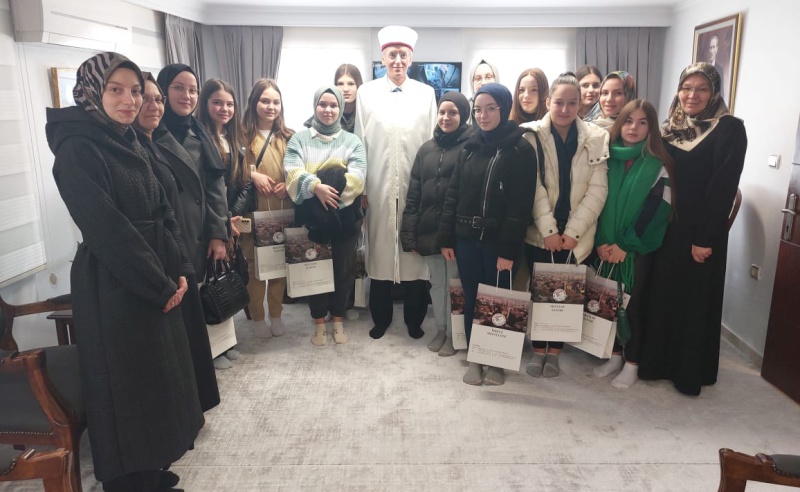 GENÇ MÜFTÜLÜK GÖKÇEPINAR KIZ EKİBİ MÜFTÜMÜZ MUSTAFA TRAMPA’YI ZİYARET ETTİ