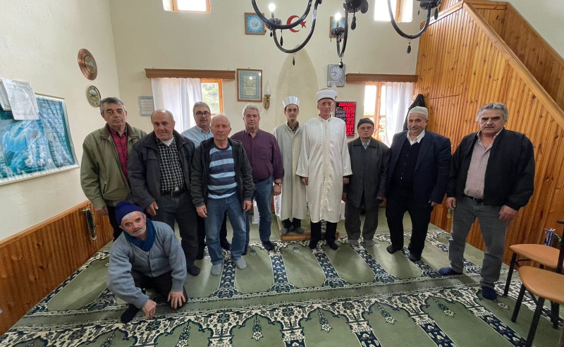 MÜFTÜMÜZ MUSTAFA TRAMPA CUMA NAMAZINI İSİCE CAMİİ’NDE KILDI