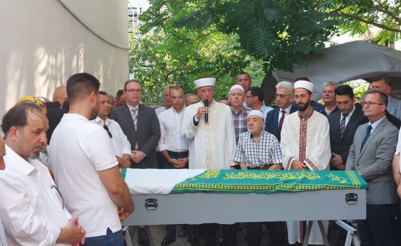 MÜFTÜMÜZ TRAMPA DEB PARTİSİ ONURSAL BAŞKANI IŞIK SADIK AHMET’İN ANNESİNİN CENAZE TÖRENİNE KATILDI