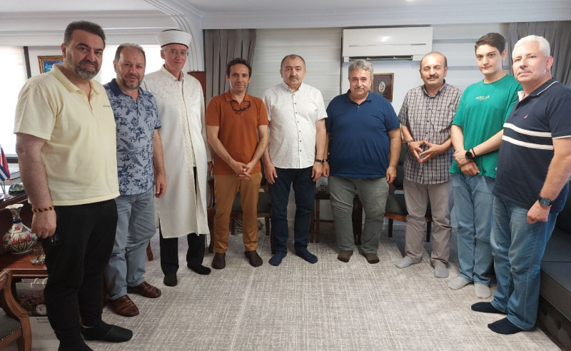 TÜRKİYE’DEN GELEN HEYET MÜFTÜMÜZ TRAMPA’YA NEZAKET ZİYARETİNDE BULUNDU