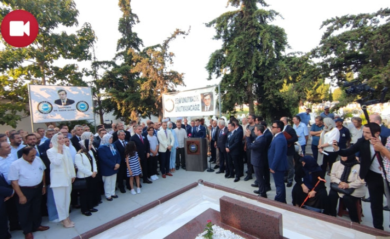 MÜFTÜMÜZ TRAMPA DR. SADIK AHMET’İN ANMA TÖRENİNE KATILDI