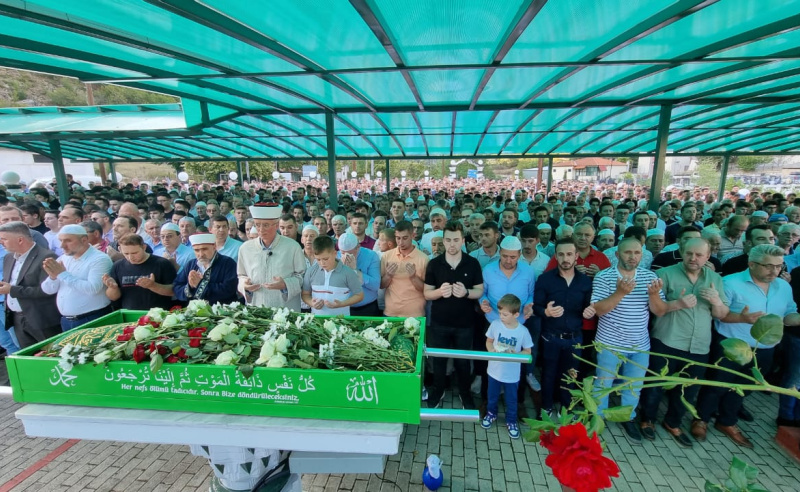 MÜFTÜMÜZ TRAMPA İŞ ADAMI SELİM YAZICI’NIN CENAZE NAMAZINI KILDIRDI