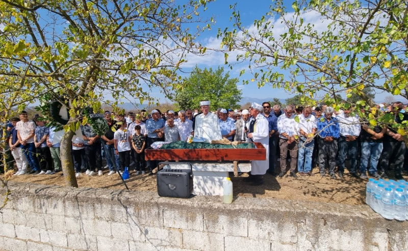 MÜFTÜMÜZ TRAMPA GENÇ YAŞTA VEFAT EDEN KAAN AHMETOĞLU’NUN CENAZE NAMAZINI KILDIRDI