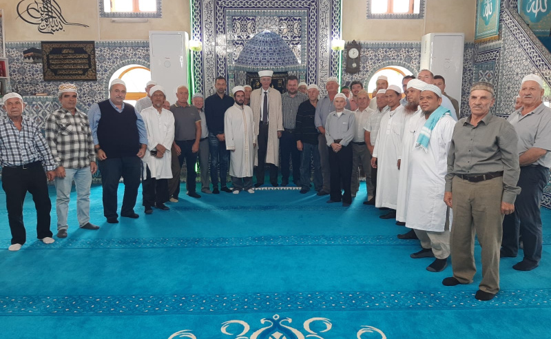 FAZİLETLİ MÜFTÜMÜZ TRAMPA CUMA NAMAZINI KOYUNKÖY CAMİİ’NDE EDA ETTİ