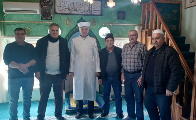 MÜFTÜ EFENDİ CUMA NAMAZINDA EMİRLER’DE İDİ