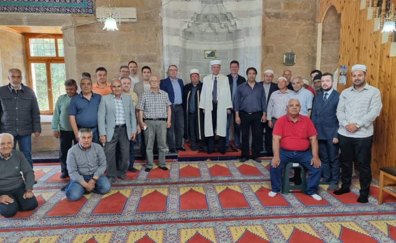 YENİCE’DEKİ TARİHİ CAMİDE CUMA NAMAZI