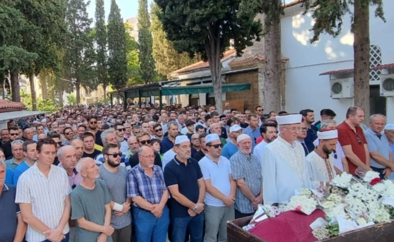 DENİZ KIZIMIZ KALABALIK BİR CEMAATLE EBEDİYETE UĞURLANDI